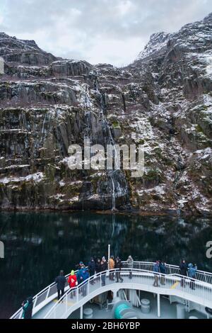 The Hurtigruten ship MS Spitsbergen by the Jarsteinelva waterfall in Trollfjorden, Hadsel, Vesterålen, Norway Stock Photo