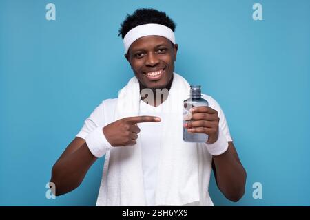 Young athletic african american man taking a break drinking water Stock Photo