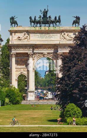 Milan, Milan Province, Lombardy, Italy. Arco della Pace.  Arch of Peace. Stock Photo