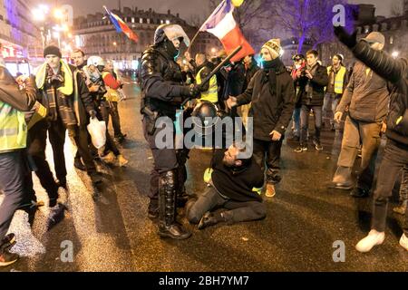 26.01.2019, Paris, Paris, France - Police forces arrest a demonstrator. 0MK190126D060CAROEX.JPG [MODEL RELEASE: NO, PROPERTY RELEASE: NO (c) caro imag Stock Photo