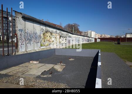 26.03.2020, Berlin, Berlin, Germany - The western end of Area A of the Berlin Wall Memorial in Berlin-Mitte. Original remains of the former border wal Stock Photo