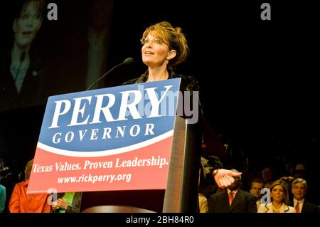 Cypress Texas USA, February 7 2010: Former Alaska governor Sarah Palin appears at a campaign event for conservative Texas Governor Rick Perry three weeks before voters choose between Texas' longest standing governor and their 17-year U.S. Senator Kay Bailey Hutchison. © Marjorie Kamys Cotera/Daemmrich Photos Stock Photo