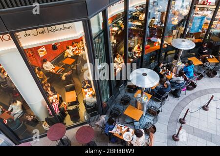 Japan, Honshu, Tokyo, Marunouchi, Nakadori Street, Brick Square, La Boutique de Joel Robouchon Patisserie and Boulangerie Coffee Shop Stock Photo