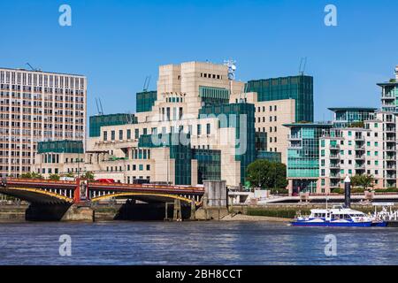 England, London, Vauxhall, Vauxhall Bridge and MI6 Building aka SIS Building Stock Photo