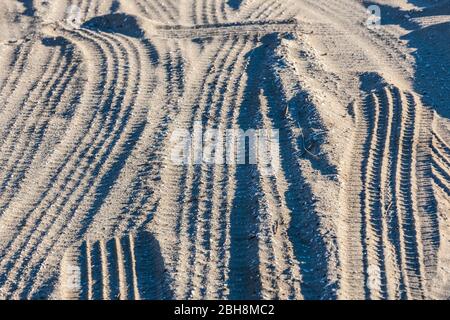 USA, New England, Massachusetts, Nantucket Island, Madaket, Madaket Beach, tire tracks in sand Stock Photo