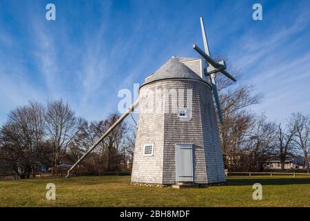 USA, New England, Massachusetts, Cape Cod, Orleans, Jonathan Young Windmill, built in the early 18th century Stock Photo