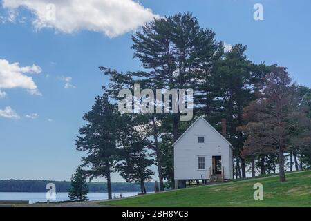 Bath, Maine, USA: A small outbuilding on the grounds of the Maine Maritime Museum, on the Kennebec River. Stock Photo