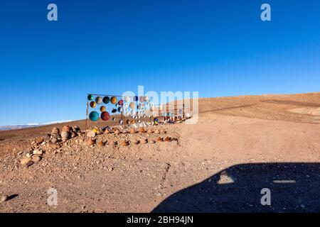 Berber souvenir stall in N9 road, Atlas Mountains, Morocco Stock Photo
