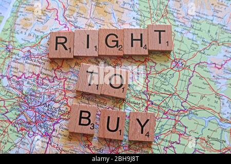 Scrabble Wooden letters on map spelling Right To Buy, RTB legislation in UK around purchase of Social Housing by council tenants Stock Photo