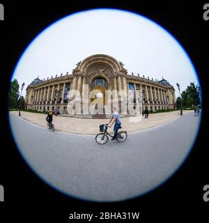 Cyclist in front of Petit Palais, Musee des Beaux-Arts de la Ville de Paris, Paris, France Stock Photo