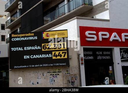 Spain. 23rd Apr, 2020. 40 days of lockdown in Tenerife. Daily life in Los Cristianos, Canary islands where some essential workers continue their jobs and people goes to supermarket to buy food despite lockdown. (Photo by Mercedes Menendez/Pacific Press/Sipa USA) Credit: Sipa USA/Alamy Live News Stock Photo