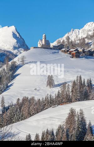 Colle Santa Lucia in Agordino, the village with the church on the hill, Dolomites, Belluno, Veneto, Italy Stock Photo