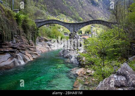 Switzerland, Ticino, Locarno, Verzasca Valley, Roman Bridge Ponte Dei Salti, across Verzasca, green water, smooth rocks Stock Photo