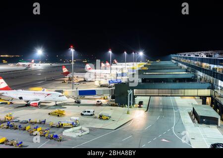 Vienna Vienna airport, pier North (North), aircraft, plane, Austrian airlines Stock Photo