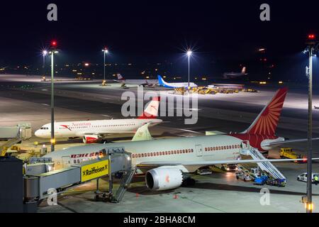 Vienna Vienna airport, pier North (North), aircraft, plane, Austrian airlines, Air India (front) Stock Photo