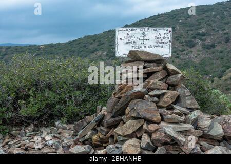 Europe, Spain, Catalonia, Costa Brava, stone marking on the Camí de Ronda between Portbou and Llancà Stock Photo