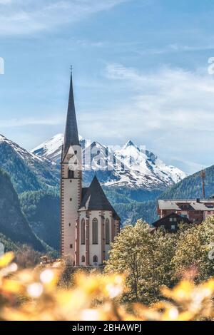 St Vincent Church in Heiligenblut am Großglockner, High Tauern National Park, distrit of Spittal an der Drau, Carinthia, Austria, Europe Stock Photo