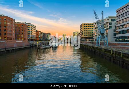 Germany, Hamburg, Hafencity, Sandtorhafen, traditional ship port, Kaiserkai, old harbor cranes