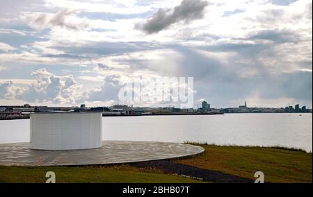 Videy Island; Imagine Peace Tower; Meer; Himmel; Island; Reykjavik