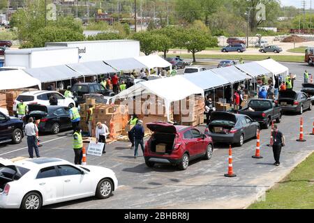 Alton, United States. 24th Apr, 2020. Cars line up for food in the loading area in Alton, Illinois on Friday, April 24, 2020. Over 1700 cars lined up to receive food, distributed by the Urban League of Greater St. Louis. Photo by Bill Greenblatt/UPI Credit: UPI/Alamy Live News Stock Photo