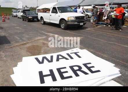 Alton, United States. 24th Apr, 2020. Cars line up as they approach the loading area to receive free food in Alton, Illinois on Friday, April 24, 2020. Over 1700 cars lined up to receive food, distributed by the Urban League of Greater St. Louis. Photo by Bill Greenblatt/UPI Credit: UPI/Alamy Live News Stock Photo