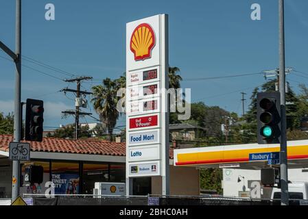 Los Angeles, California, USA. 24th Apr, 2020. A SHELL gas station shows zeros on it's pricing sign as people go about daily life under COVID-19 restrictions in Los Angeles, California, on Friday, April 24. Oil prices fell to a negative price for the first time in history this week as demand has collapsed due to social distancing restrictions. Photo by Justin L. Stewart Credit: Justin L. Stewart/ZUMA Wire/Alamy Live News Stock Photo