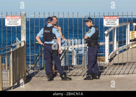 Sydney, Australia. Saturday 25th April 2020. Bronte Beach in Sydney's eastern suburbs is closed due to the COVIC-19 pandemic. Police moving on a swimmer which is not allowed. Credit Paul Lovelace/Alamy Live News Stock Photo
