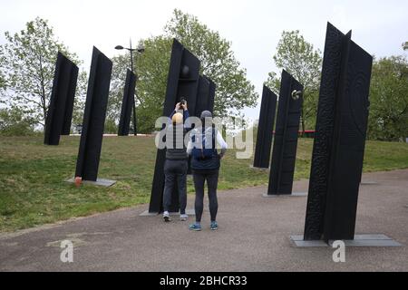 Visitors photograph the New Zealand War Memorial in central London on Anzac Day which commemorates the anniversary of the start of the First World War Gallipoli landings, and is a national day of remembrance for Australia and New Zealand. Stock Photo