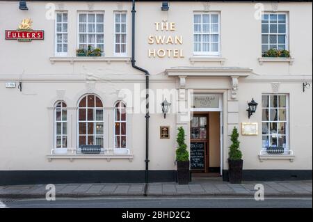 The Swan Hotel a Fullers public house, High Street, Arundel, West Sussex,  England, UK Stock Photo - Alamy