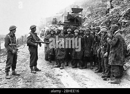 Scottish troops in Second World War. Captured German paratroops, Cassino 44 Stock Photo