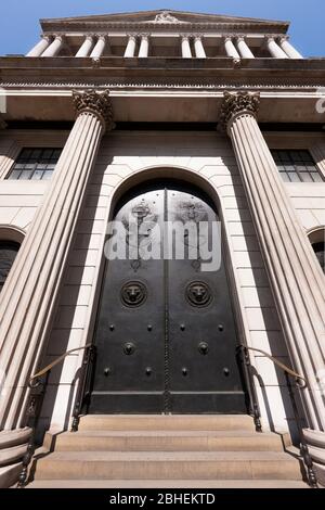 Front door and facade of the Bank of England building on Threadneedle St, London, EC2R 8AH. The bank controls interest rates for the UK. (118) Stock Photo