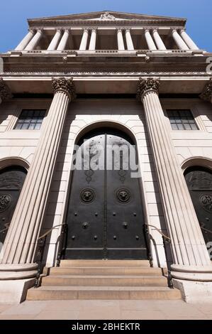 Front door and facade of the Bank of England building on Threadneedle St, London, EC2R 8AH. The bank controls interest rates for the UK. (118) Stock Photo