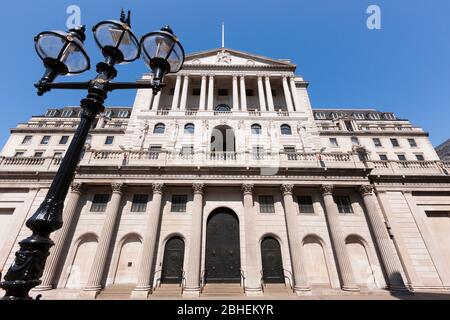 Front Facade Of The Bank Of England Building On Threadneedle St, London ...