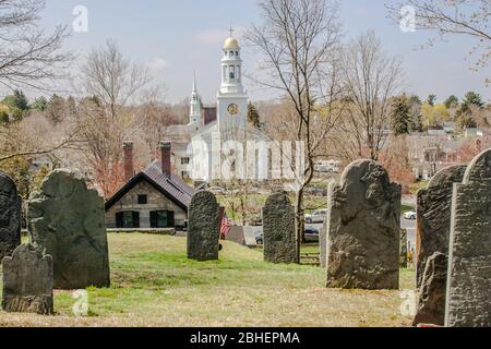 The First Parish in Concord Unitarian  Universalist Church in Concord, MA viewed from the Old Hill Burying Ground Stock Photo