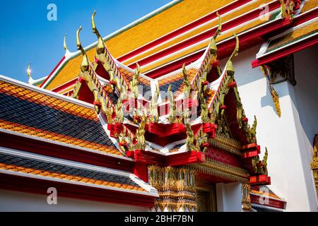 Thailandia, Bangkok - 12 january 2019 - The beautiful roofs of the temples in wat Pho in Bangkok Stock Photo