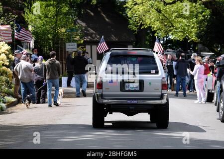 Salem, USA. 25th Apr, 2020. Protesters gather outside Governor Kate Brown's residence in Salem, Ore., on April 25, 2020, calling for novel coronavirus restrictions to be lifted so that people can get back to work. (Photo by Alex Milan Tracy/Sipa USA) Credit: Sipa USA/Alamy Live News Stock Photo