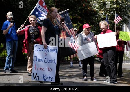 Salem, USA. 25th Apr, 2020. Protesters gather outside Governor Kate Brown's residence in Salem, Ore., on April 25, 2020, calling for novel coronavirus restrictions to be lifted so that people can get back to work. (Photo by Alex Milan Tracy/Sipa USA) Credit: Sipa USA/Alamy Live News Stock Photo