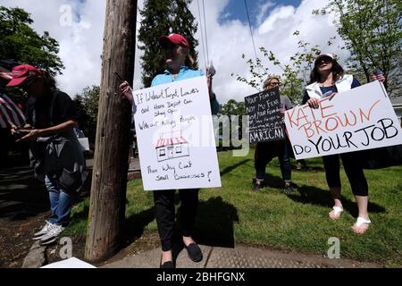 Salem, USA. 25th Apr, 2020. Protesters gather outside Governor Kate Brown's residence in Salem, Ore., on April 25, 2020, calling for novel coronavirus restrictions to be lifted so that people can get back to work. (Photo by Alex Milan Tracy/Sipa USA) Credit: Sipa USA/Alamy Live News Stock Photo