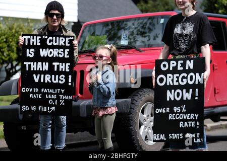 Salem, USA. 25th Apr, 2020. Protesters gather outside Governor Kate Brown's residence in Salem, Ore., on April 25, 2020, calling for novel coronavirus restrictions to be lifted so that people can get back to work. (Photo by Alex Milan Tracy/Sipa USA) Credit: Sipa USA/Alamy Live News Stock Photo