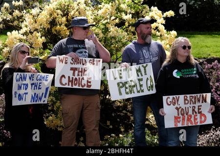 Salem, USA. 25th Apr, 2020. Protesters gather outside Governor Kate Brown's residence in Salem, Ore., on April 25, 2020, calling for novel coronavirus restrictions to be lifted so that people can get back to work. (Photo by Alex Milan Tracy/Sipa USA) Credit: Sipa USA/Alamy Live News Stock Photo