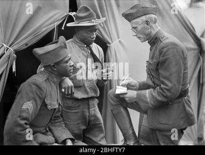 Lieut. John Applebee, American Red Cross Home Service, giving Comfort and Reassurance to two American Soldiers who are anxious about the Welfare of their Families at home, Camp Hospital 43, Gievres, France, Lewis Wickes Hine, American National Red Cross Photograph Collection, September 1918 Stock Photo