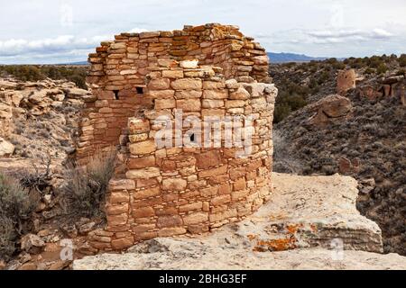 UT00512-00...UTAH - Ancestral Pueblo People structures at Hovenweep National Monument with  Tower Point. Eroded Boulder House and Twin Towers are in t Stock Photo