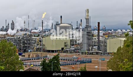 Oil refinery complex at Grangemouth, Stirlingshire, Scotland, UK.