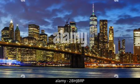 New York City skyline night Manhattan town panoramic Brooklyn Bridge World Trade Center WTC Stock Photo