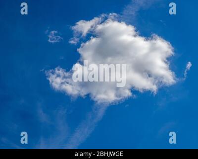 Cumulus humilis clouds background Blue Sky Stock Photo
