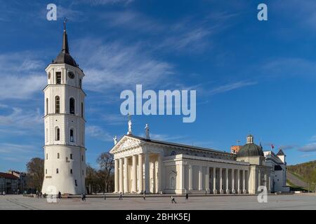 The main church and the most important square in Lithuania - in the state capital Vilnius: the Cathedral Basilica of St Stanislaus and St Ladislaus Stock Photo