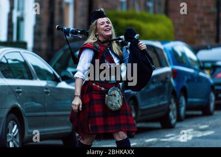 LOUISE THE PIPER - Edinburgh Piper