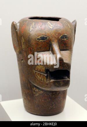 Ceremonial vessel depicting a jaguar head. Polychrome wood. Inca ...