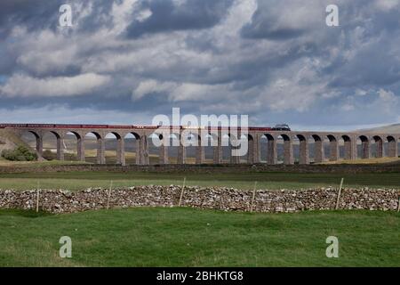 Steam locomotive 45231 The Sherwood Forrester crossing Ribblehead viaduct on the settle to Carlisle line with the West coast railways fellsman train Stock Photo