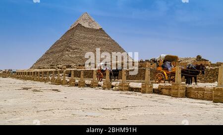 Horse-drawn carriages in front of the Pyramid of Khafre Stock Photo